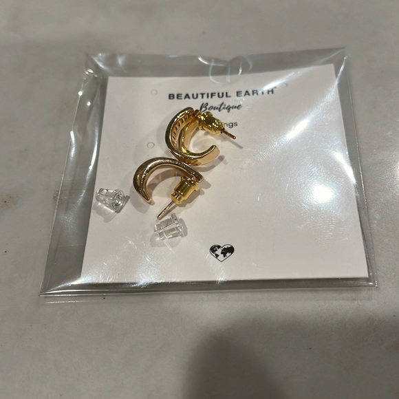 'Timeless Love' Pearl & Crystal Earrings - Picture 7 of 12